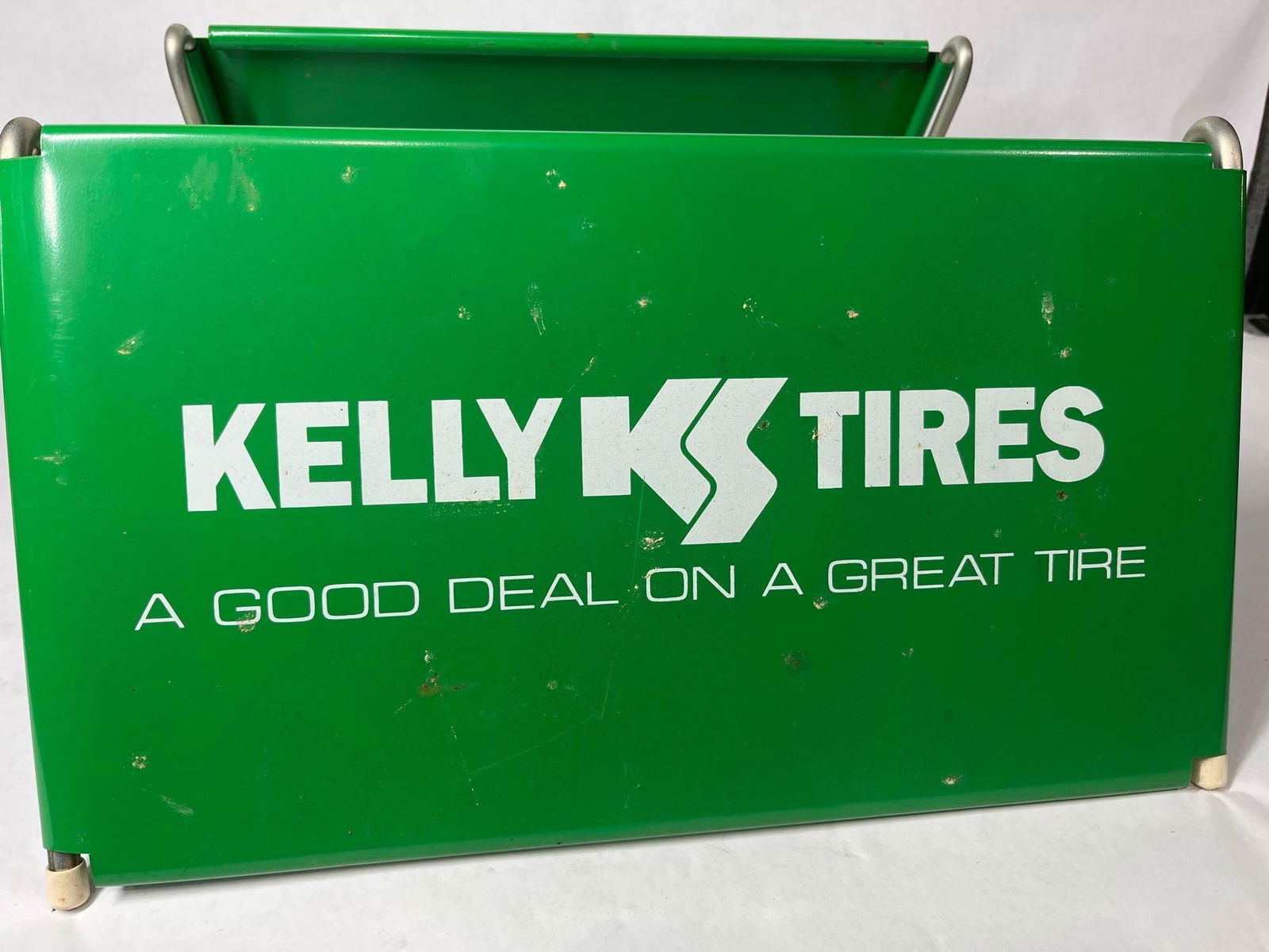 Kelly Tires Tire Display Stand (1 of 4)