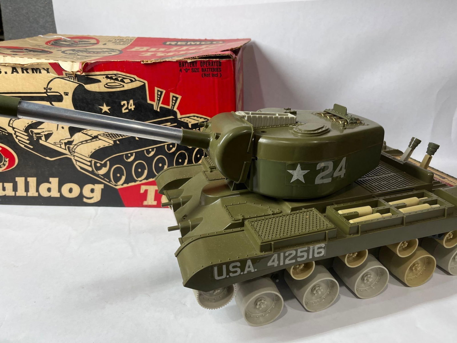 Remco US Army Bulldog Tank: Not tested but appears to be like new. Real firing parts