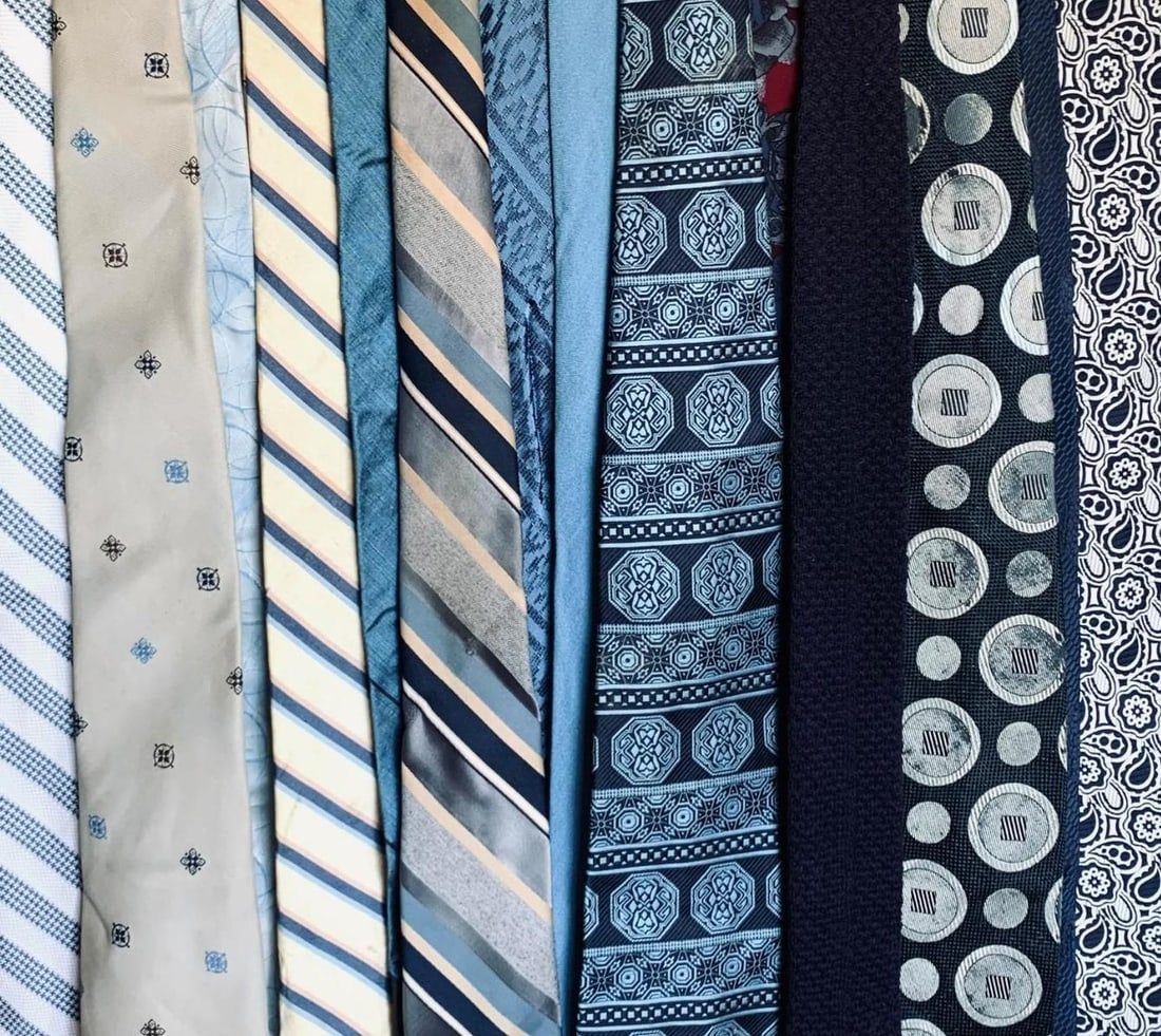 15 Vintage Mid Century to 80s Men's Shades of Blue Neckties: Dimensional shop, Wemlon, JcPenny Men's Shop, Sears (polyester), Snapper (snap on tie), Resilio (Silk), Exclusive, USA (woven wool), American Edition, USA (Acetate) labels, all with some age and wear,