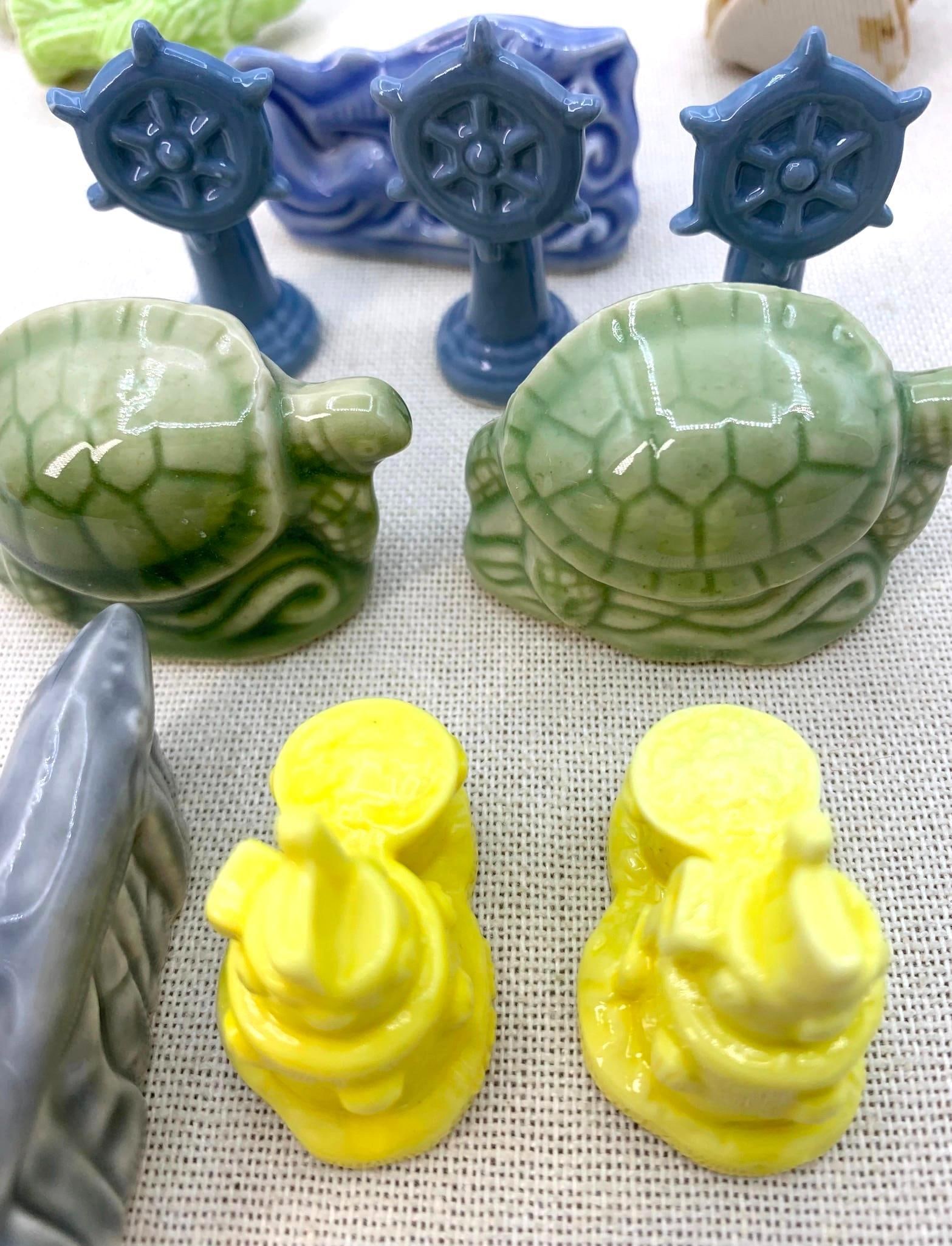 20 pc Vintage English Wade Whimsies Red Rose Tea Porcelain Match Strike Figurines (1 of 7)