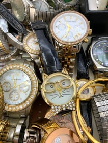 52 pc Vintage Men's and Ladies Wristwatch Collection