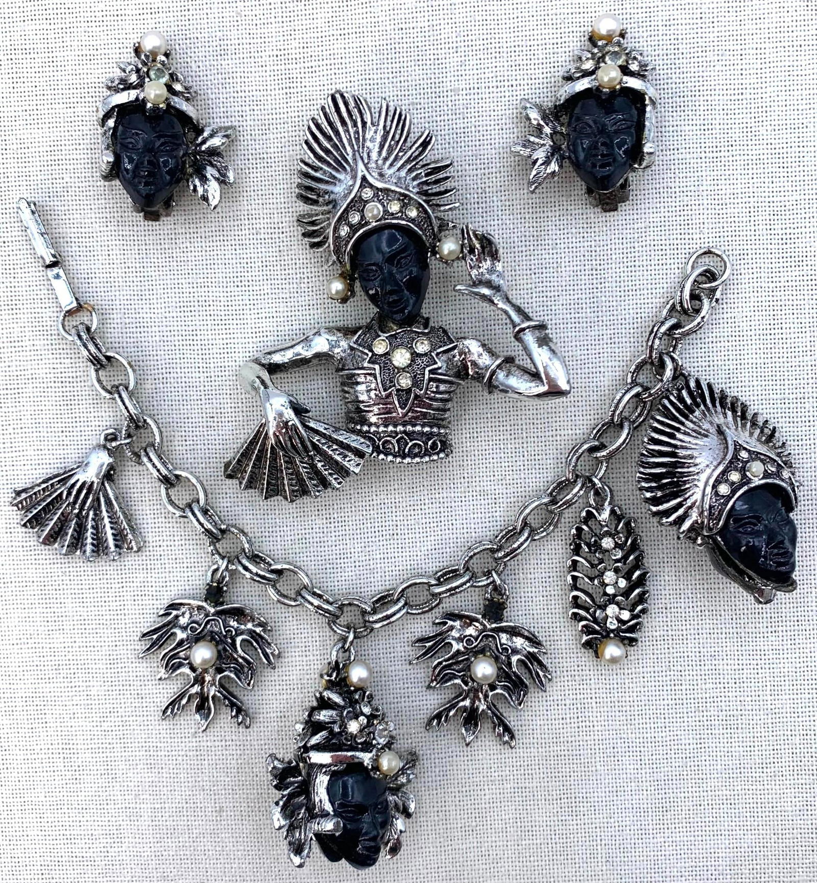 1950s PAM Thai Dancer Blackmoor Figural Charm Bracelet, Brooch and Clip Earring Jewelry Parure (1 of 15)