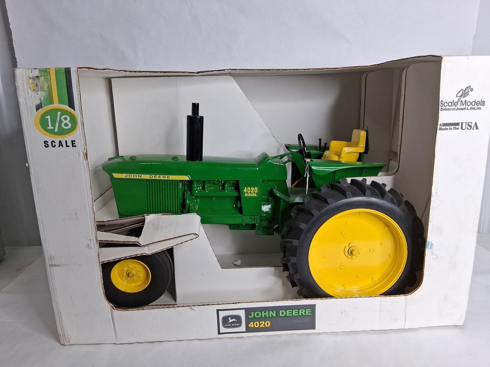 Ertl John Deere 4020 Diesel Wide Front 1/8 Scale Tractor: 1/8 scale NOS 
