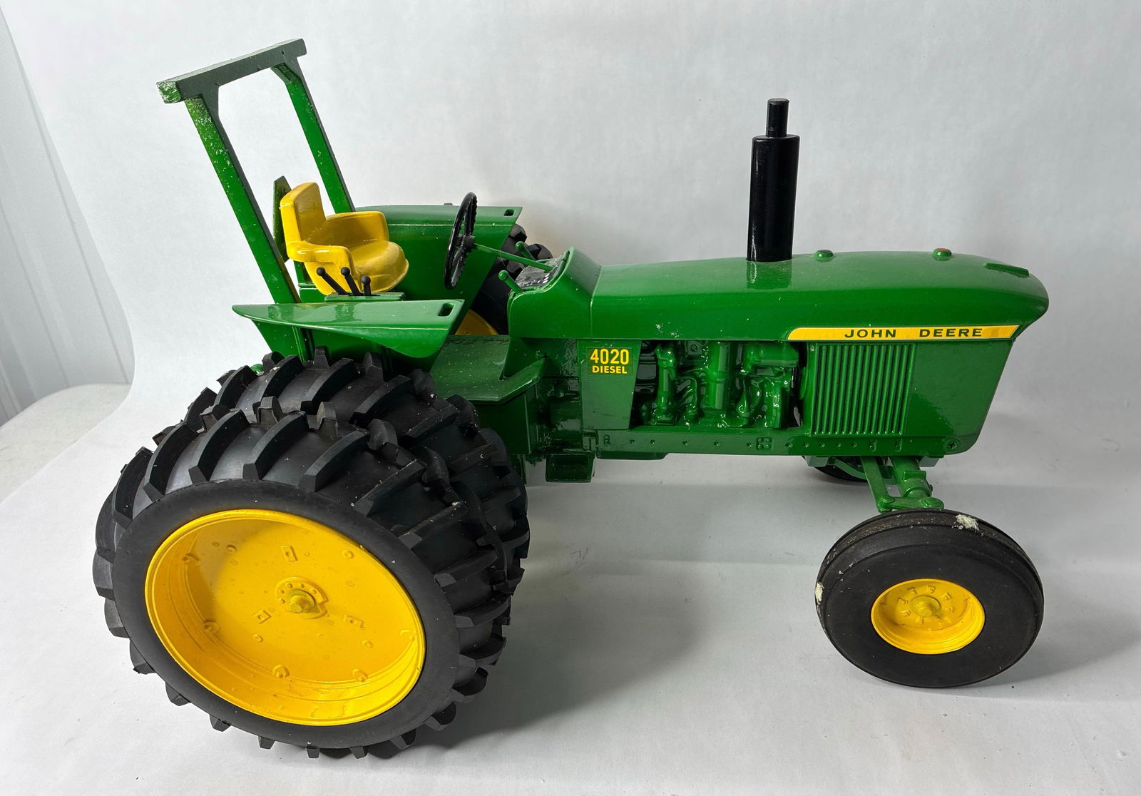 Ertl John Deere WF Model 4020 Duel Wheel 1/8 HD Signature Series Tractor: Signature Series Tractor and box signed by Joseph Ertl NOS 1/8 Scale