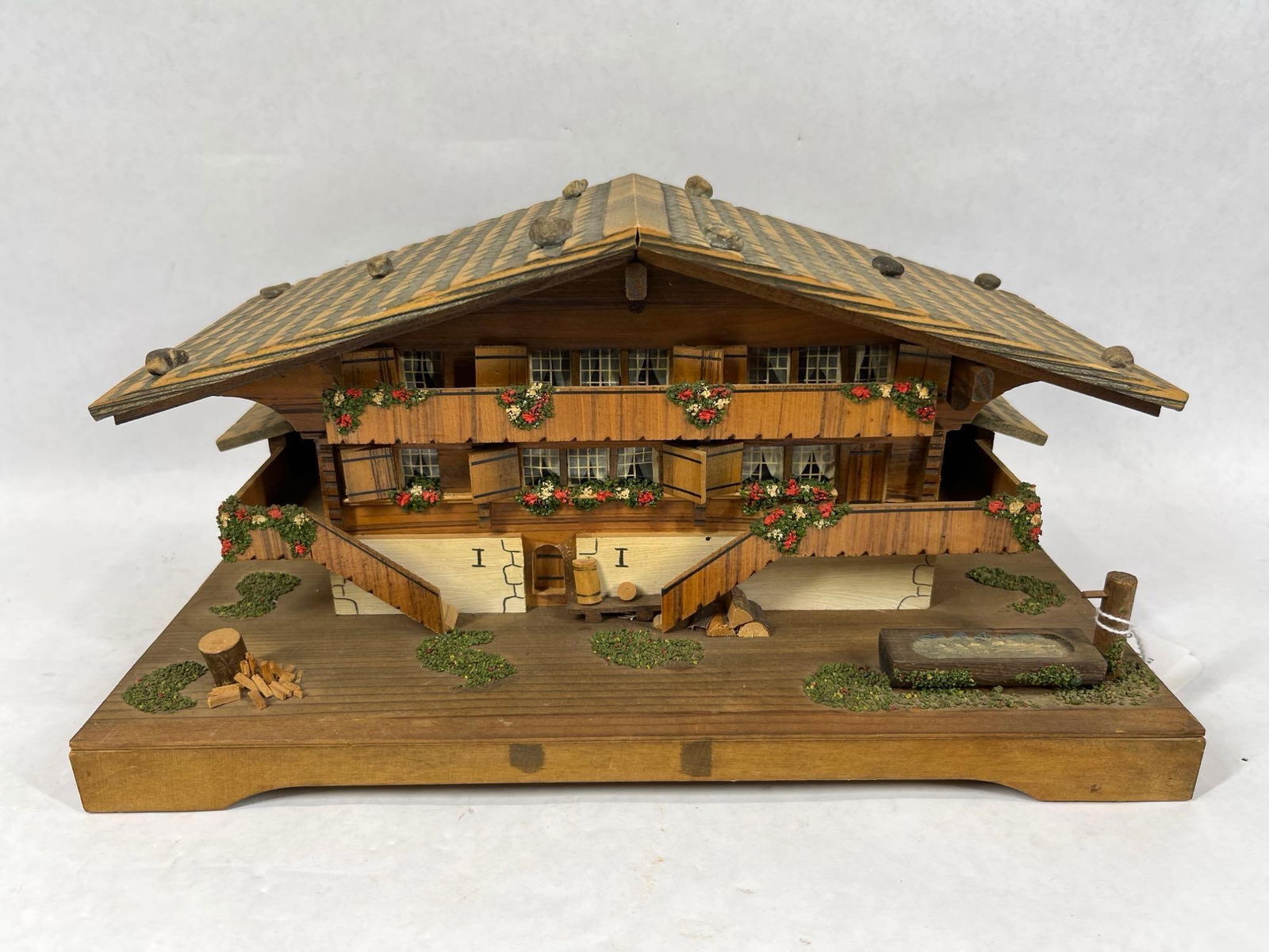 Swiss Folk Art Music Box (1 of 7)