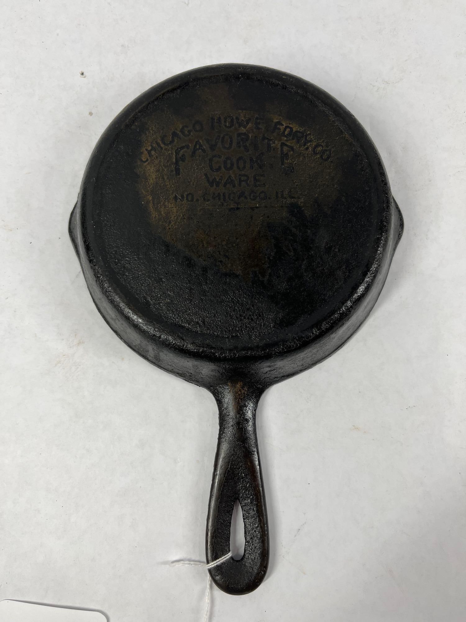 Favorite Cookware Chicago Hardware Cast Iron #3 Skillet (1 of 5)