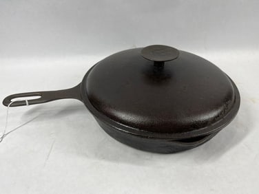 #8 Cast Iron Skillet w Lid