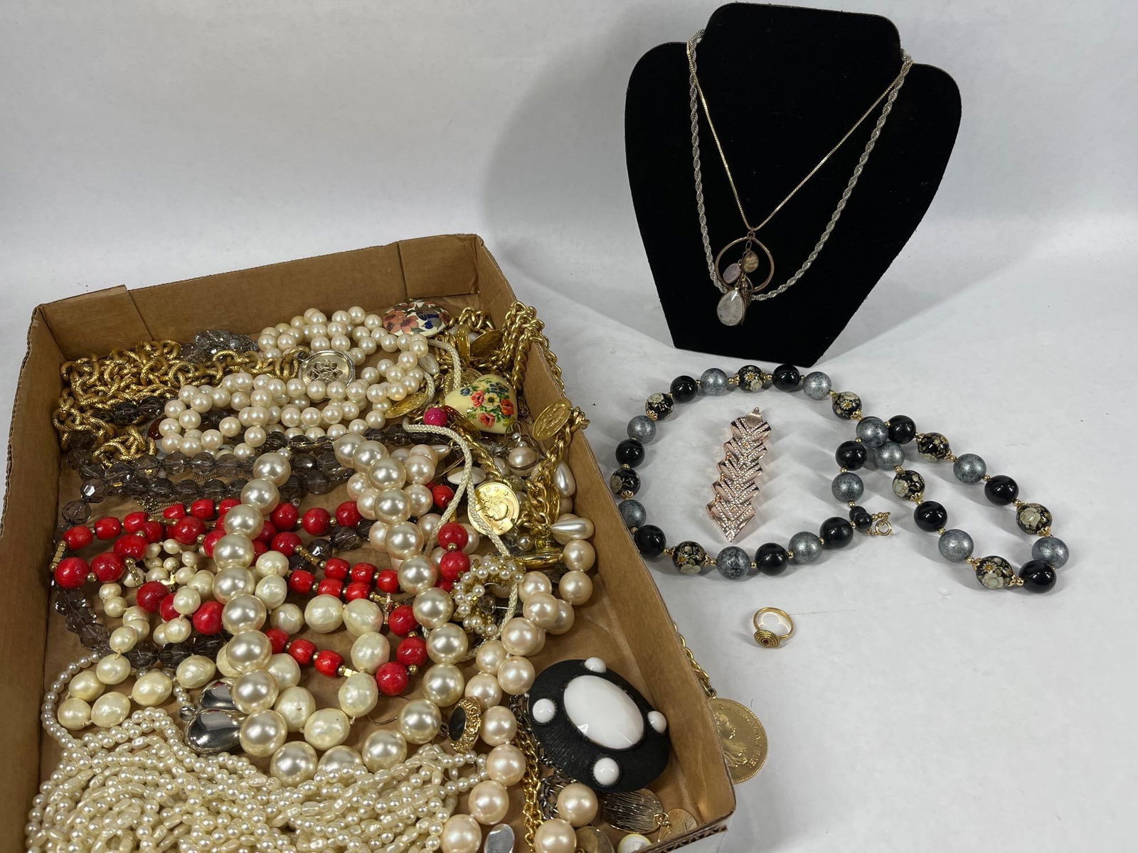 Beaded Costume Necklaces (1 of 6)