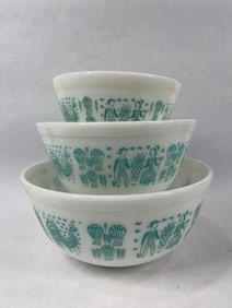 Amish Butterprint Pyrex Mixing Bowls