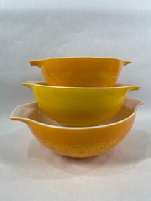 Pyrex Daisy Cinderella Mixing Bowls