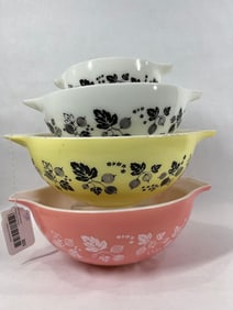 Pyrex Gooseberry Mixing Bowls and Covered Dish