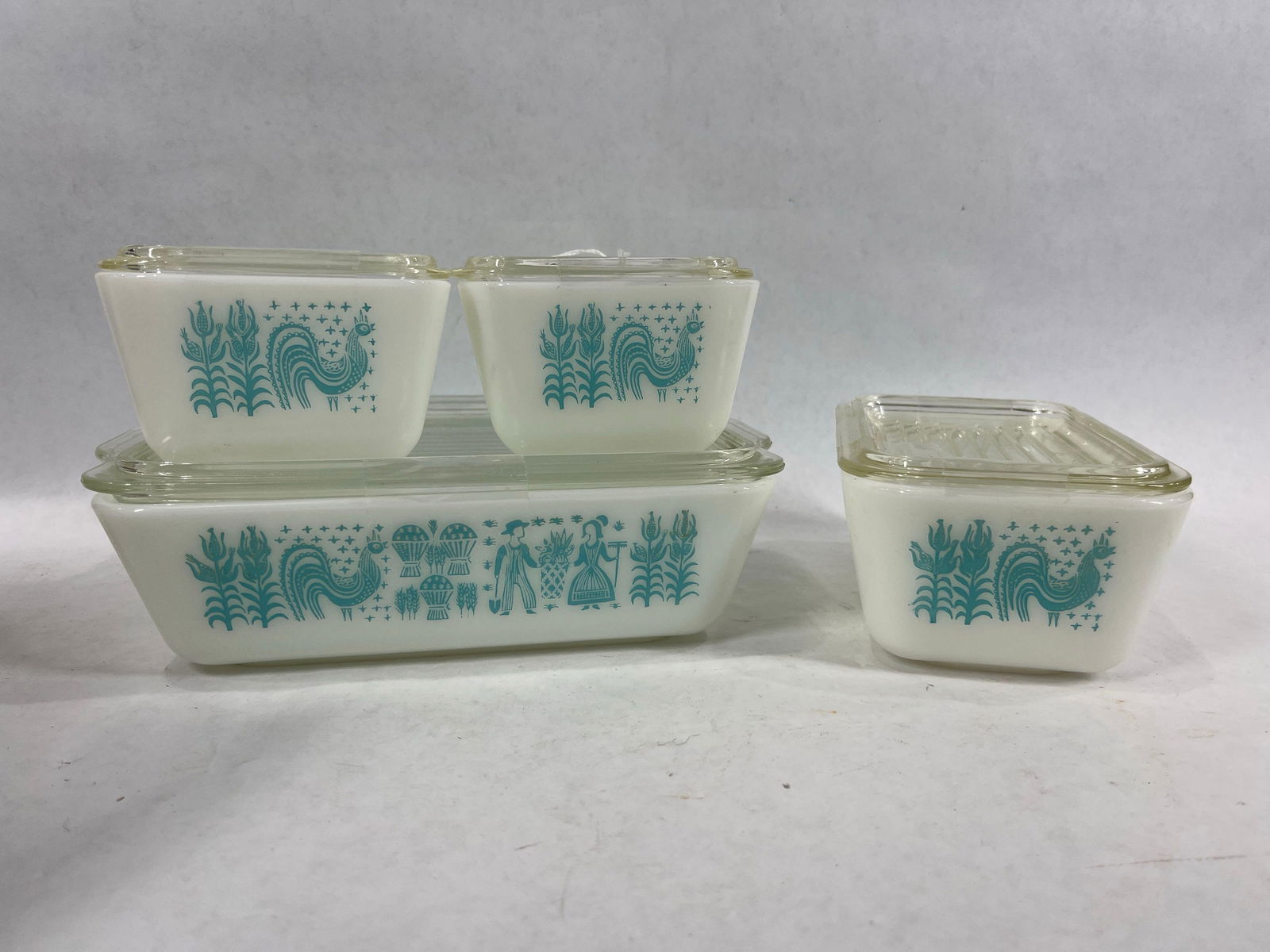 Amish Butterprint Pyrex Refrigerator Dishes: 4 dishes each including glass lid. Overall good condition, no major chips or cracks