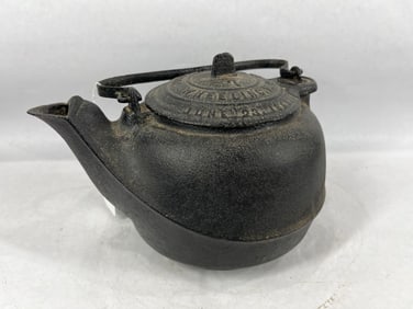 Joseph Bell & Co #7 Cast Iron Kettle