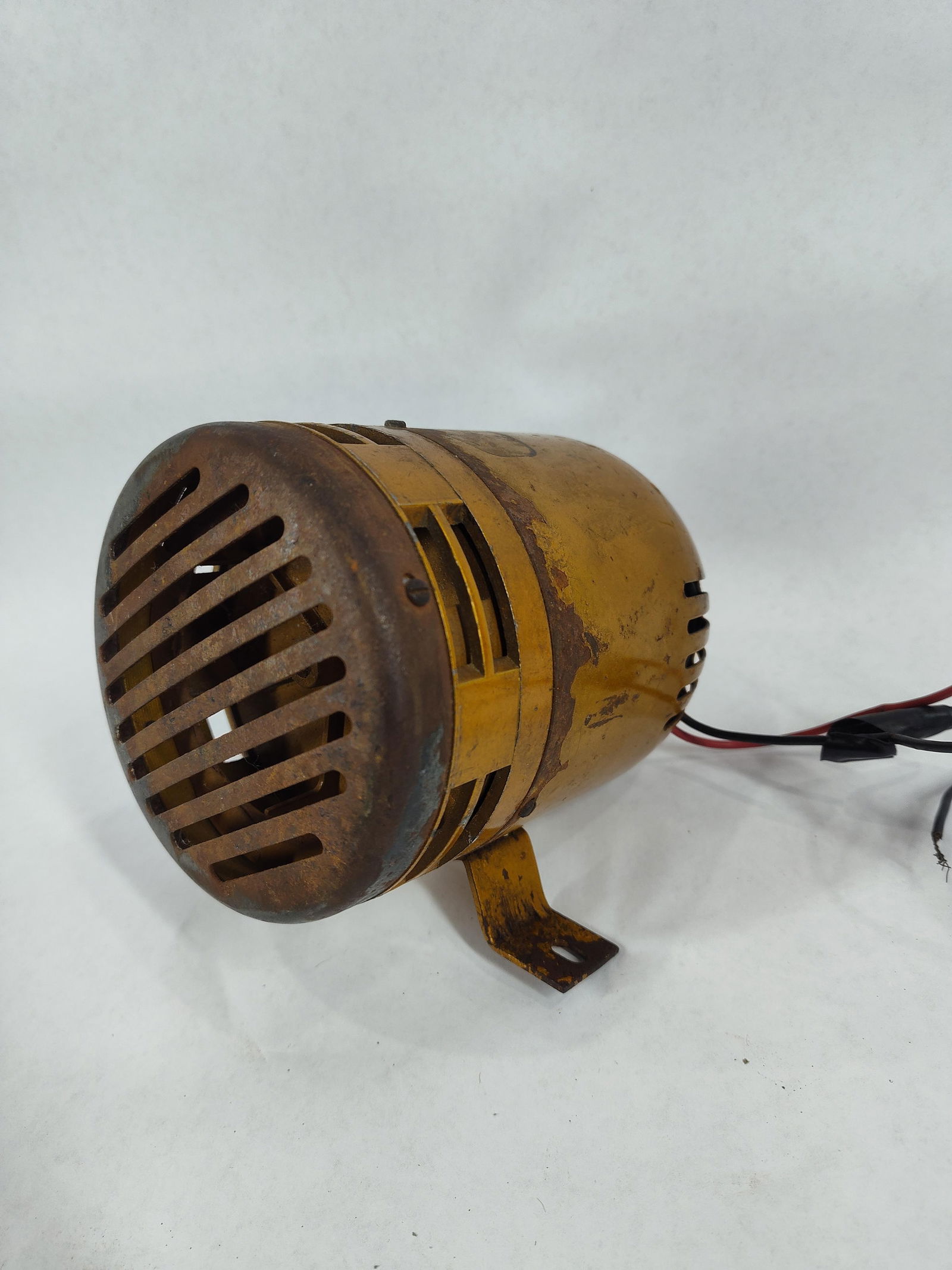 Early 115 V Air Raid Siren (1 of 5)