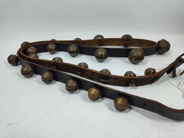 Double graduated strand of brass sleigh bells