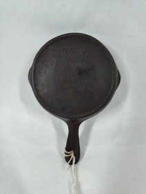 Rare Small Favorite Piqua cast iron skillet