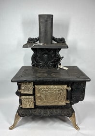 Favorite salesman sample sized cook stove