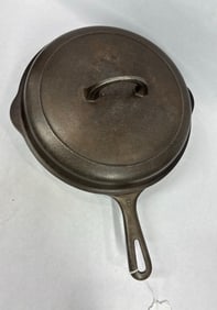Griswold #8 cast iron skillet with cover