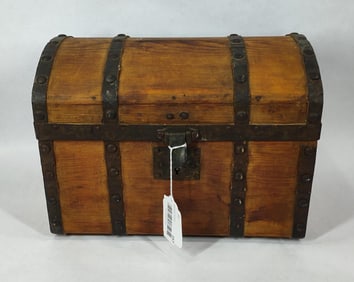 Antique Child's Small Hump Back Trunk w/Full Interior