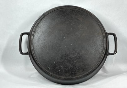 Large unmarked #20 cast iron skillet