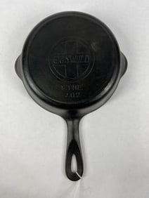 Griswold Erie #4 cast iron skillet