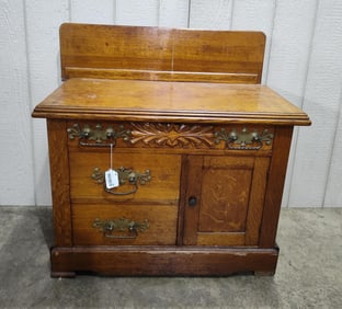 Early Victorian Quartersawn Oak Washstand