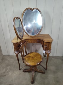 Rare Quartersawn Oak Vanity & Chair w/Heart shaped mirrors