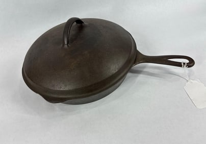National #9 cast iron skillet with cover