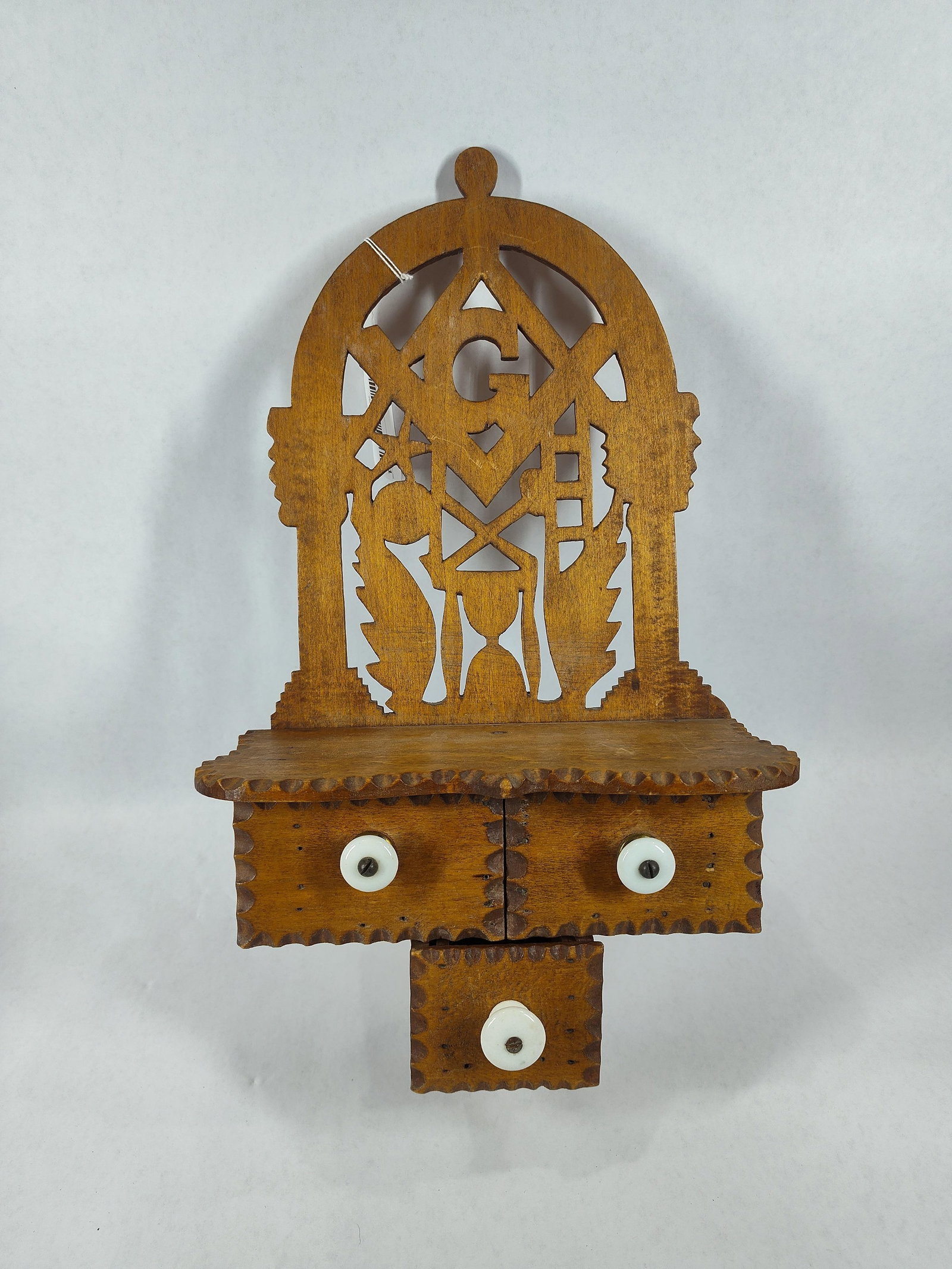 Nice small Masonic Freemasonry Tramp Art drawered shelf (1 of 7)