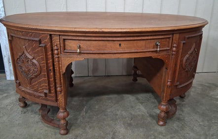 Victorian Quartersawn Oak Oval Partener's Desk