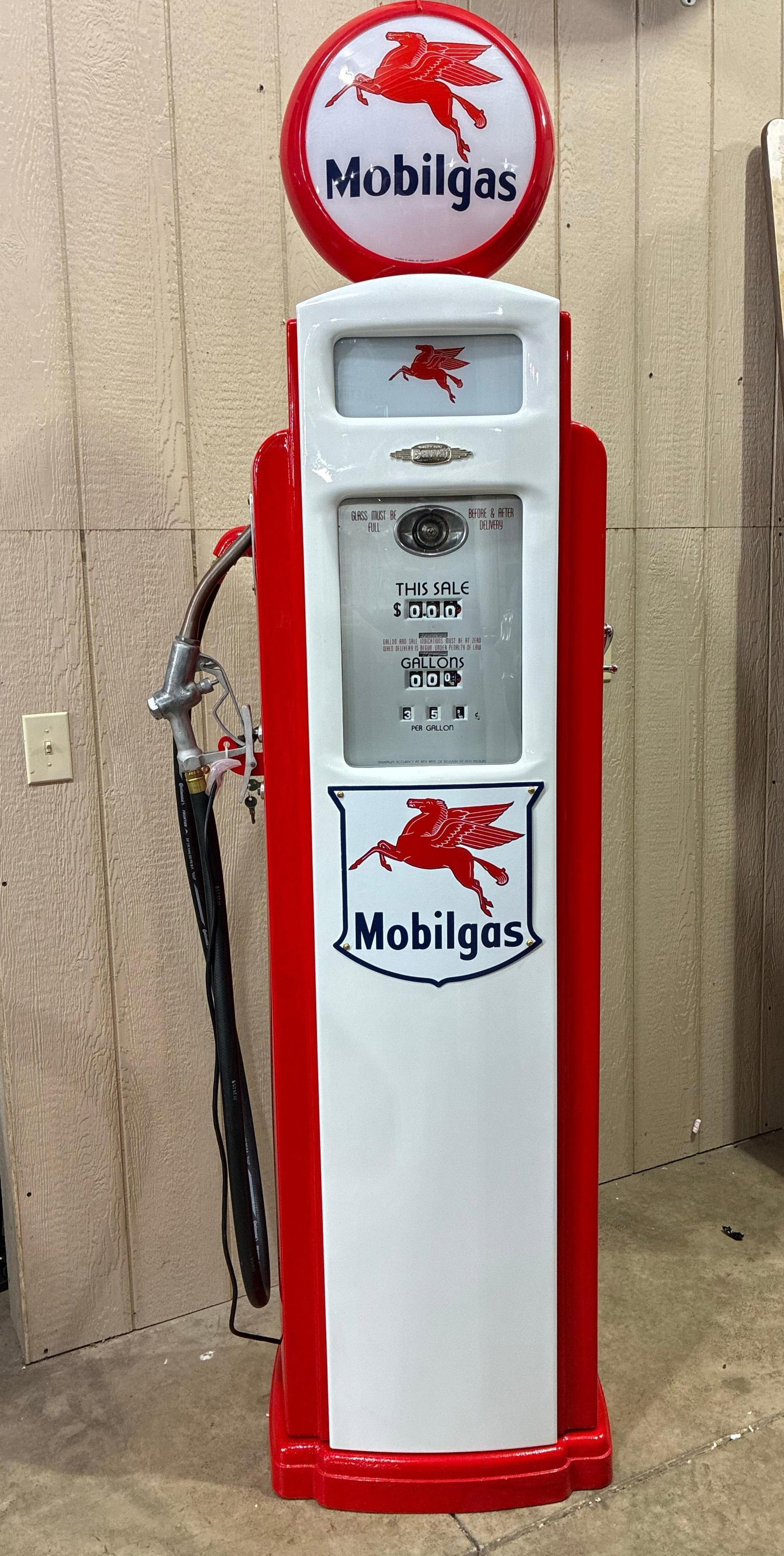 Outstanding Restored Bennett 371-F Gasoline Pump (1 of 18)