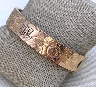 Antique Edwardian Gold Plated Hinged Flat Faced Rose Bloom Etched Sweetheart Bangle Bracelet