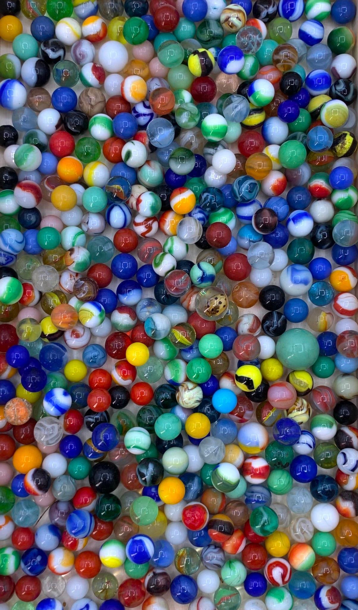 4 1/2 POUNDS Vintage Art Glass, BUG, Marble & Shooter Collection: 25mm to 10mm in size, fantastic variety of vintage marbles, includes one preserved bug.