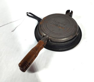 Stover Junior Childs Cast Iron No. 8 Toy Waffle Iron w/ Low Base
