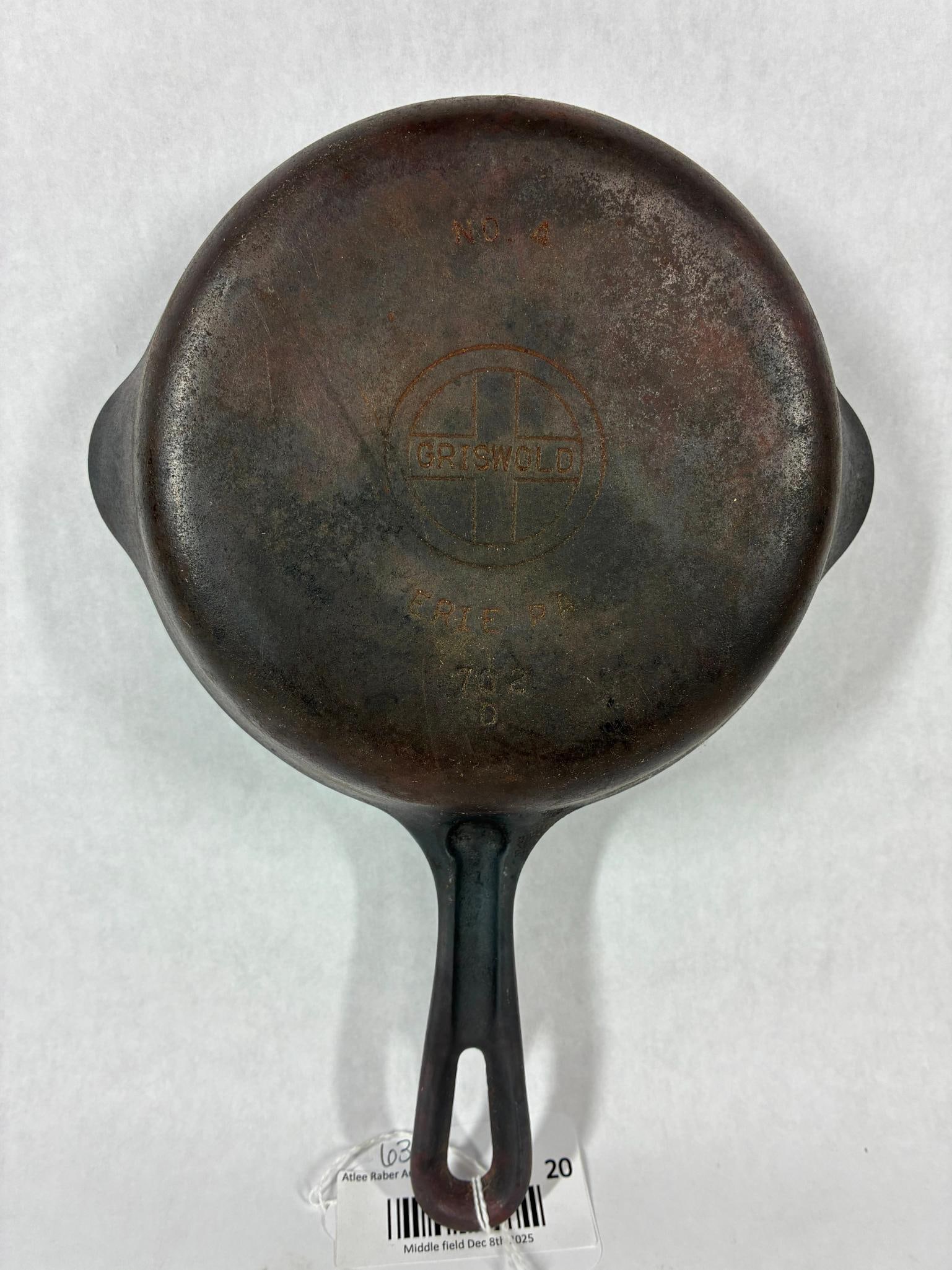 Griswold Small Block Logo Cast Iron No. 4 Skillet (1 of 5)
