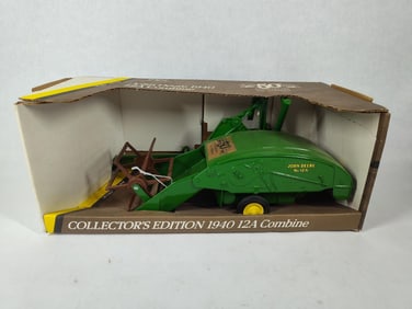 Ertl John Deere 1940 50th Anniversary HD 12A Combine