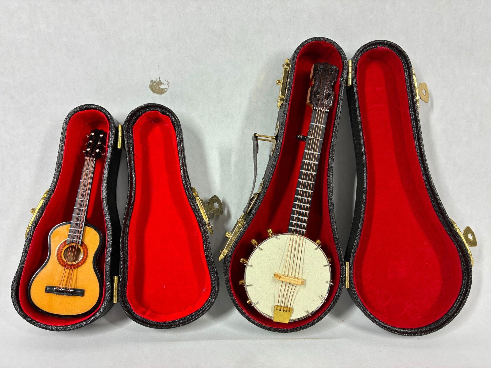 Miniature Banjo and Acoustic Guitar: Each with case. 4 and 6 inches