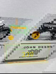 Ertl John Deere 330 Utility Tractor Special Collector Edition Two Cylinder Club Expo XV 2005