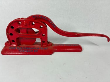 The Wilson & McCallay Tobacco Co Cutter
