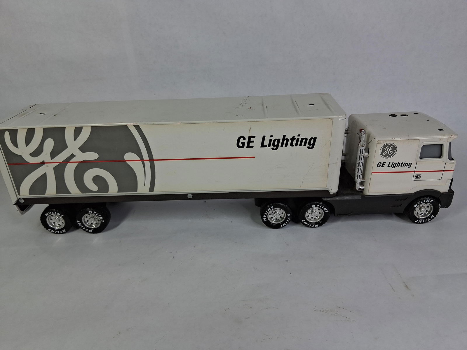 Nylint Vintage Advertising GE Lighting Truck and Trailer (1 of 8)