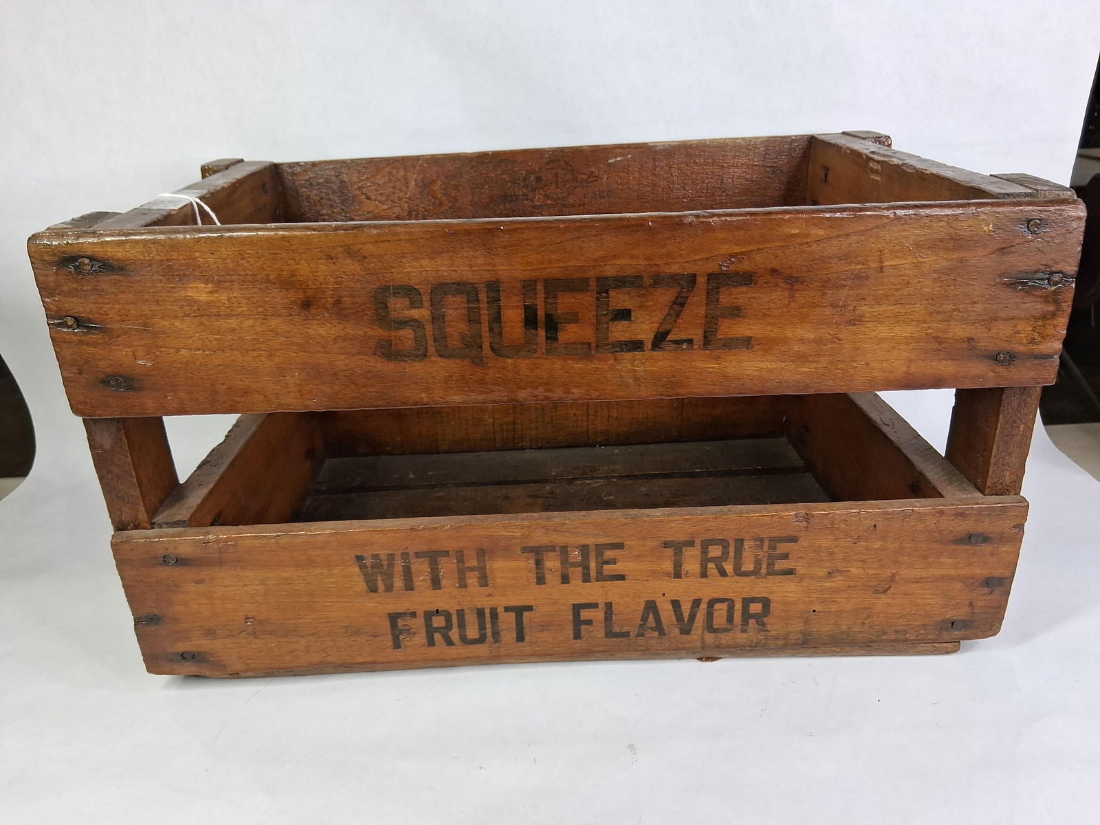 Kendallville Bottling Works Squeeze Beverage Crate (1 of 7)