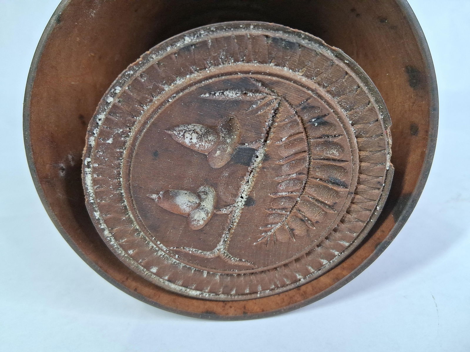 Primitive Wooden Wheat and Acorn Butter Mold: Good overall condition? 3.5 in. D?