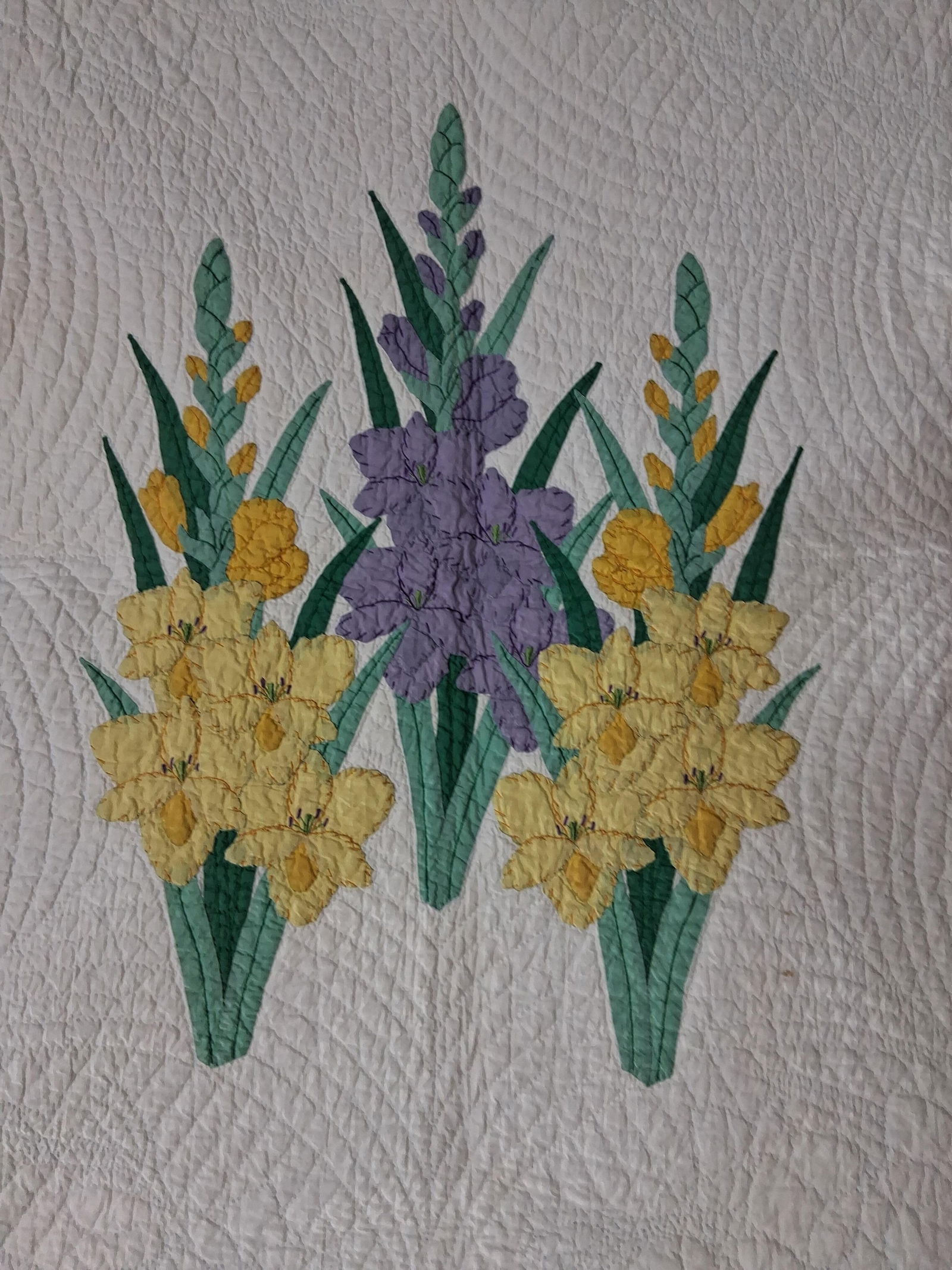 Hand Stitched Iris Applique Scalloped Edge Quilt: Showing areas of soiling/ staining as seen in photos? 72 x 86