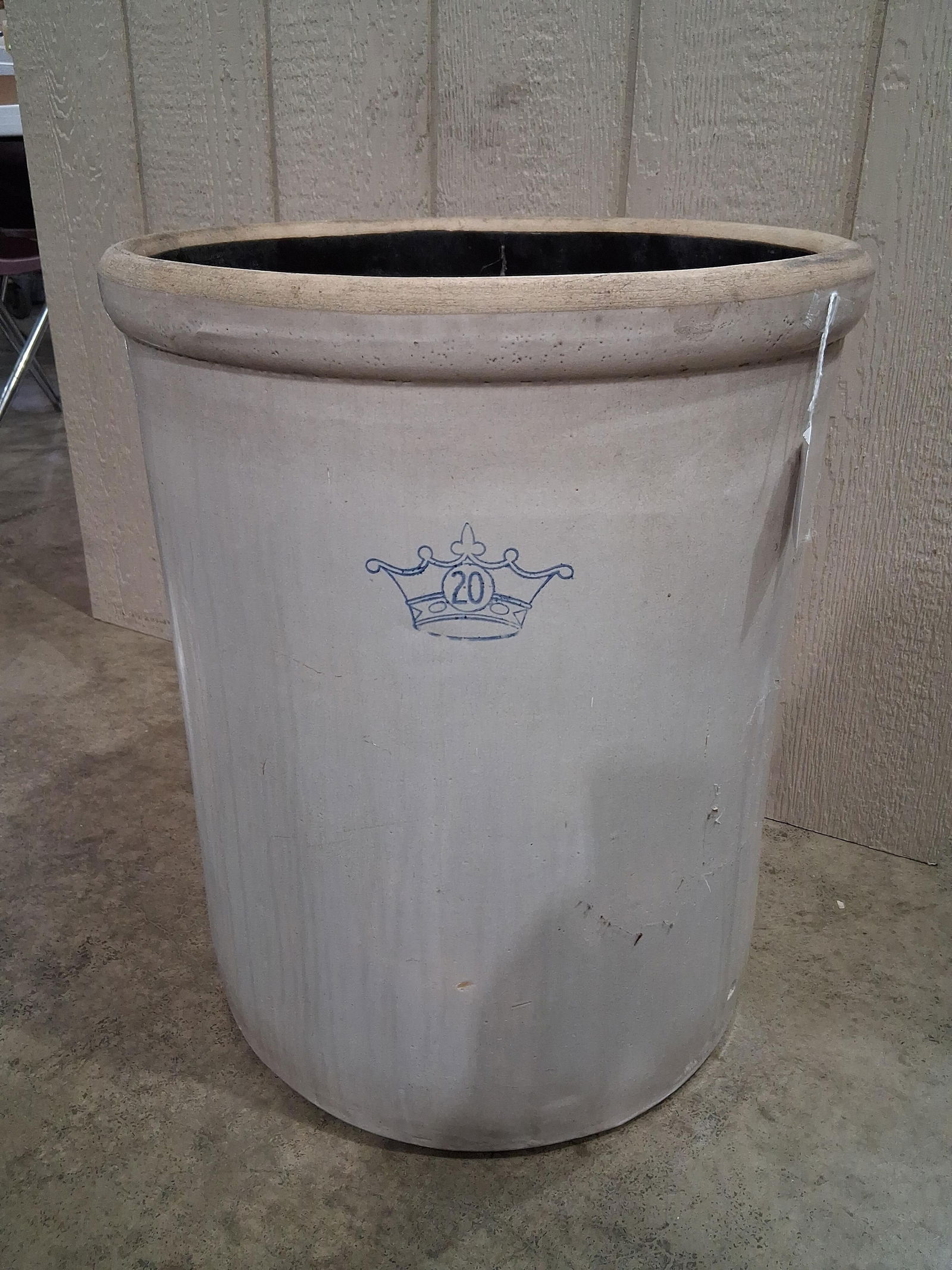 20 Gallon Crown Crock: No large cracks of chips are found. 23x18