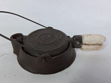 Rare Wagner 1910 Cast Iron Junior Griddle w/ Ceramic Handles and Low Base