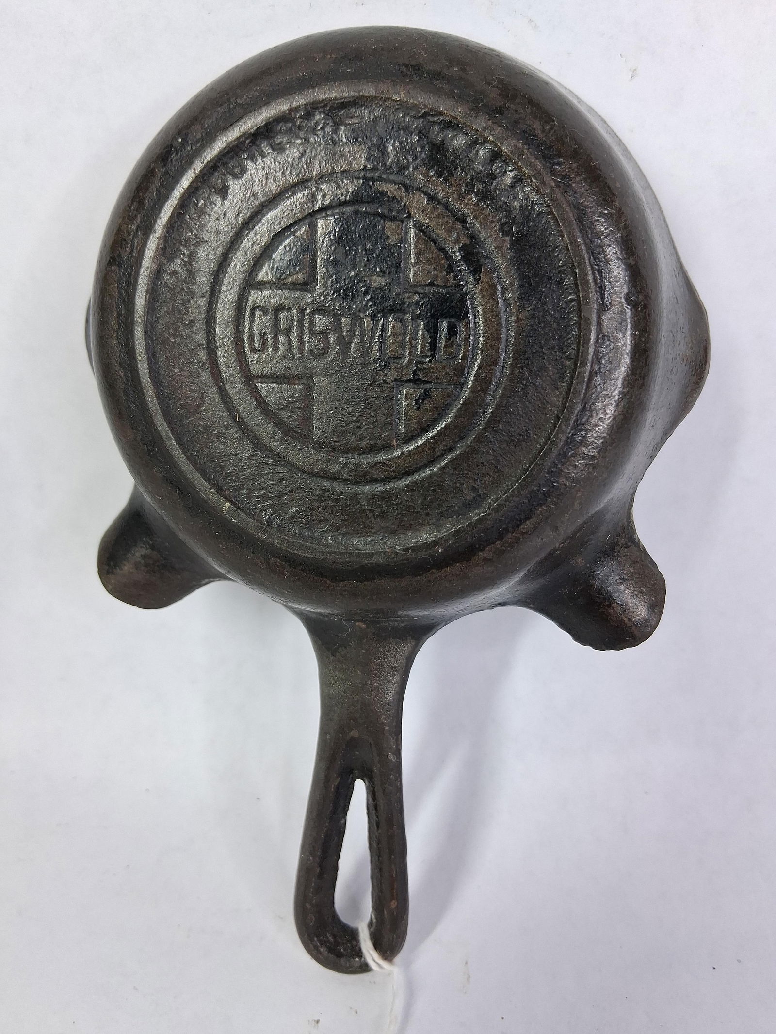 Griswold Small Block Logo Cast Iron Skillet Ashtray w/ Fire Ring: showing pitting? 3.75 in. D?