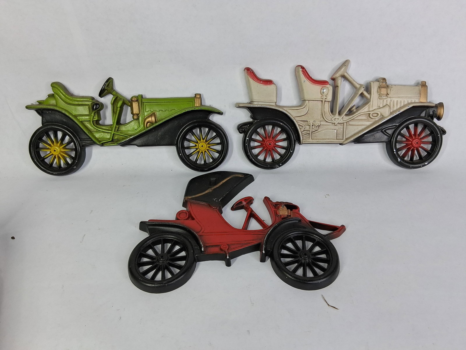Midwest Cast Aluminum Co. Hand Painted Wall Hanging Automobile Plaques (1 of 6)