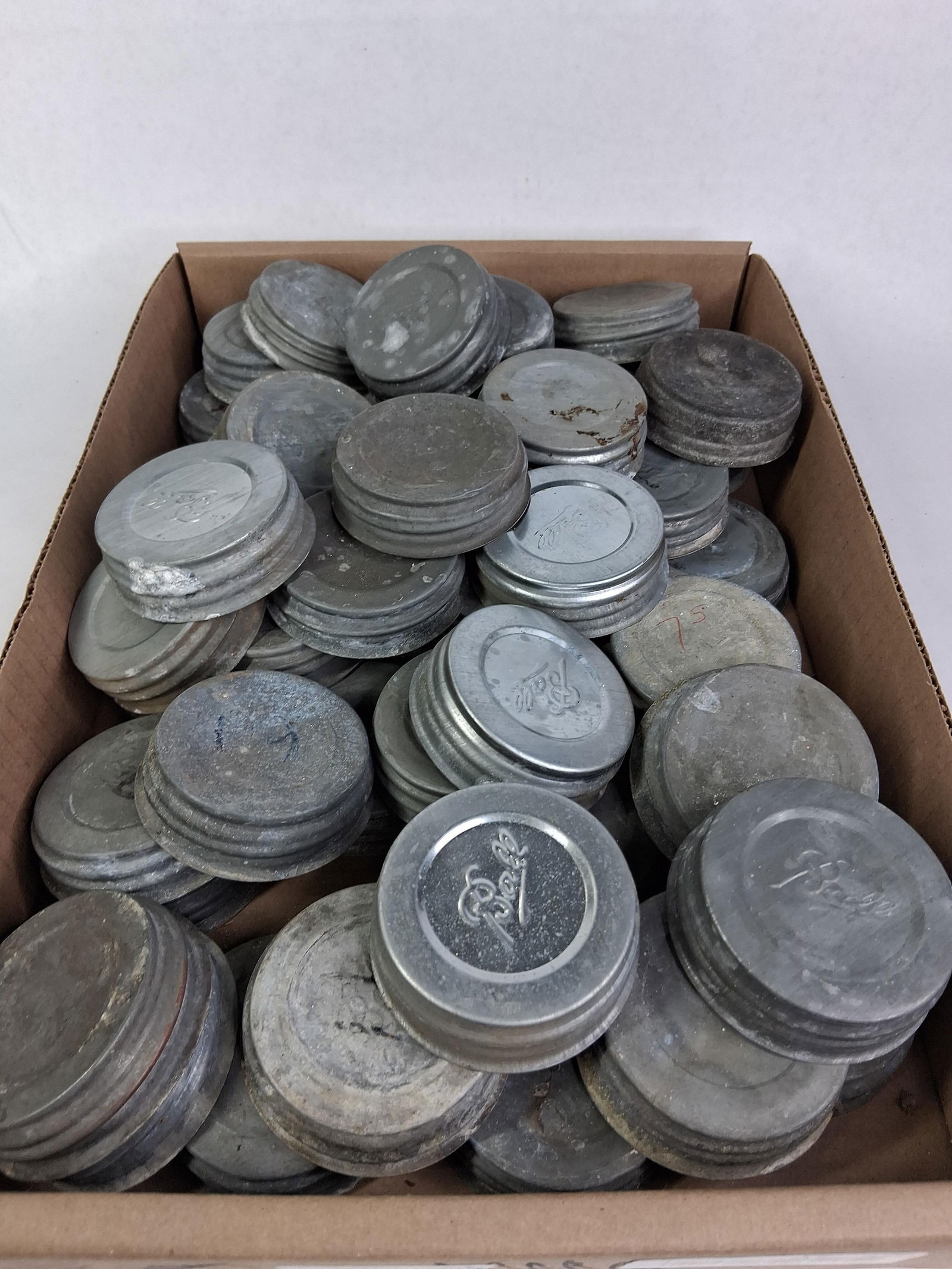 50 Zinc Canning Lids: .