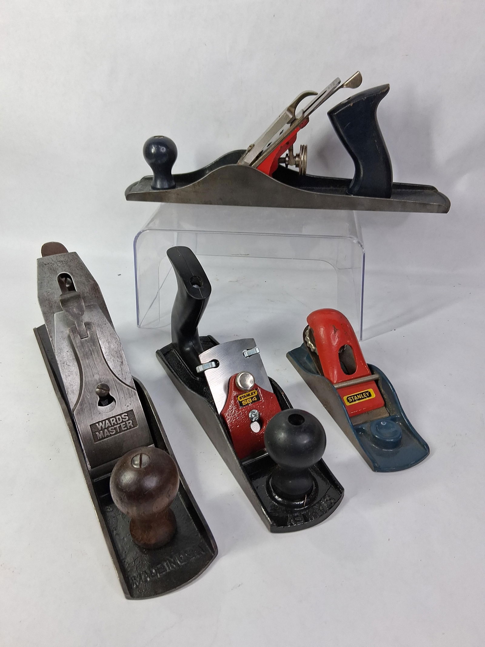 Stanley, Wards Master and Stanley Handyman Smooth Bottom Wood Working Planes Lot of 4: Great overall condition with all being complete and fully intact 