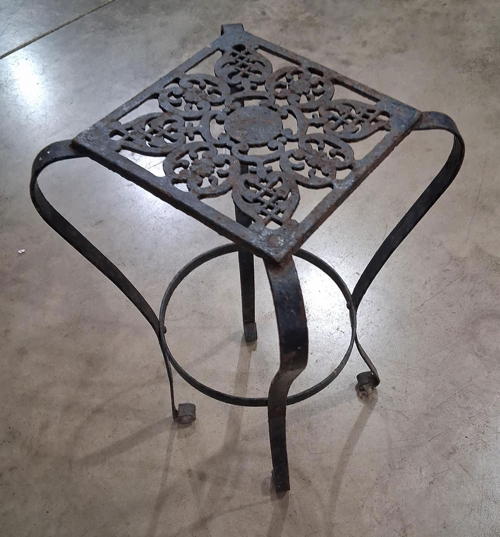 Antique Iron Ornate Openwork Top Plant Stand (1 of 6)
